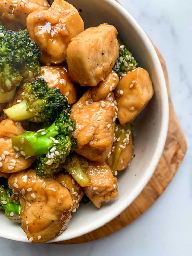 Sesame Chicken Stir Fry (Paleo, Keto, Whole30) - a dash of dolly