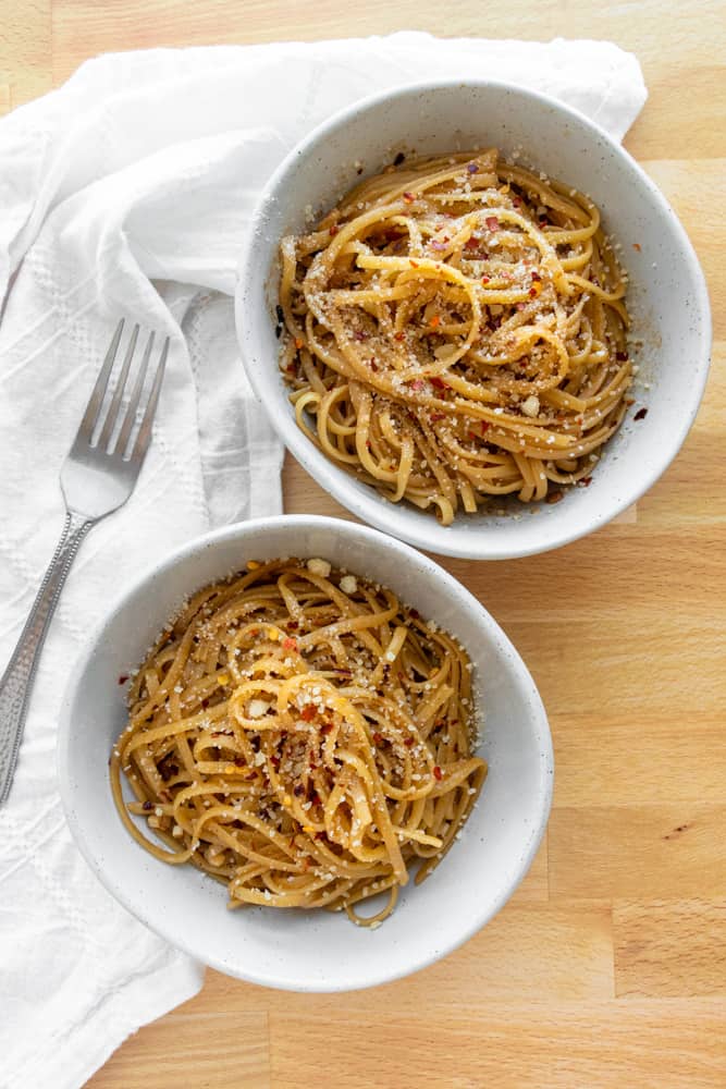 two bowls of spicy garlic linguine