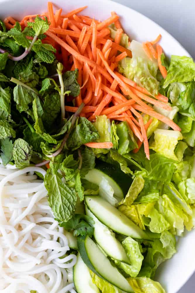 toppings for bun bo xao (vietnamese lemongrass beef noodle)